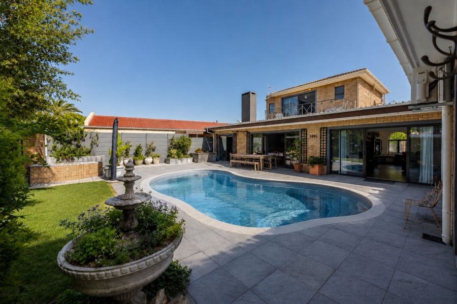 5 Bedroom Property for Sale in Flamingo Vlei Western Cape